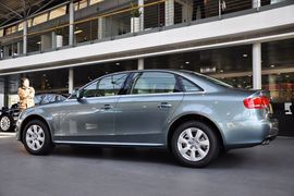 2011款奥迪A4L 2.0TFSI标准型