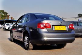 2011款一汽大众速腾1.6L手自一体舒适型