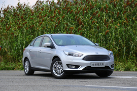 2017款福克斯三厢 EcoBoost 180 自动精英型