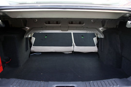 福特嘉年华三厢对比测试