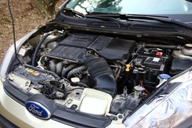 福特嘉年华三厢对比测试