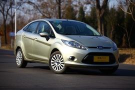 福特嘉年华三厢对比测试