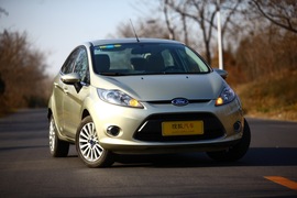 福特嘉年华三厢对比测试