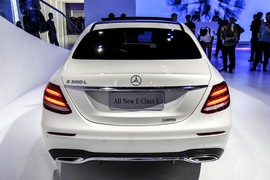 2016款奔驰E 300 L 运动豪华型