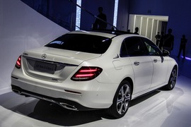 2016款奔驰E 300 L 运动豪华型