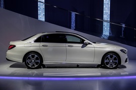 2016款奔驰E 300 L 运动豪华型