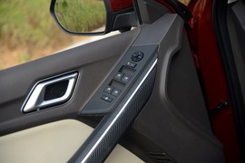 2016款江铃驭胜S330 1.5T自动四驱旗舰版