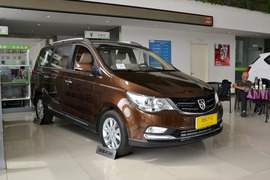 2016款宝骏730 1.5T手动舒适型7座