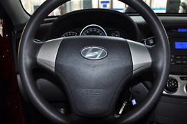 2010款北京现代悦动1.6L手动豪华型