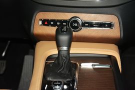 2017款沃尔沃XC90 2.0T T6智尊版
