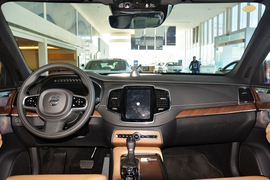 2017款沃尔沃XC90 2.0T T6智尊版