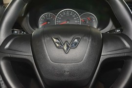2015款五菱宏光S 1.2L手动基本型国五