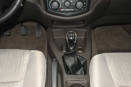 2015款五菱宏光S 1.2L手动基本型国五
