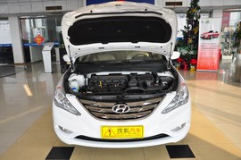 2011款北京现代索纳塔八2.4L DLX