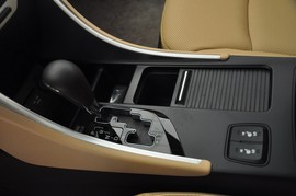 2011款北京现代索纳塔八2.4L DLX
