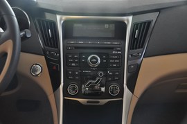 2011款北京现代索纳塔八2.4L DLX
