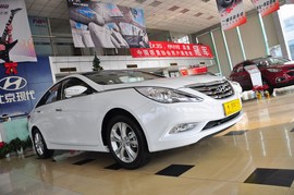 2011款北京现代索纳塔八2.4L DLX