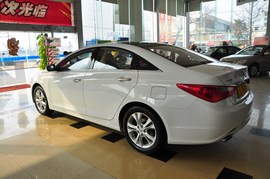 2011款北京现代索纳塔八2.4L DLX