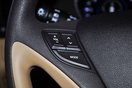 2011款北京现代索纳塔八2.0L LUXURY