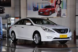 2011款北京现代索纳塔八2.0L LUXURY