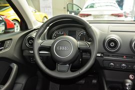 2016款奥迪A3 Limousine 35TFSI进取型