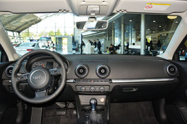 2016款奥迪A3 Limousine 35TFSI自动领英型