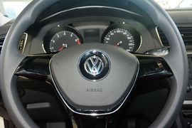 2017款大众凌渡230TSI DSG风尚版