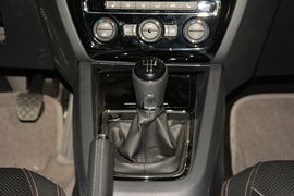 2017款大众速腾 230TSI手动豪华型
