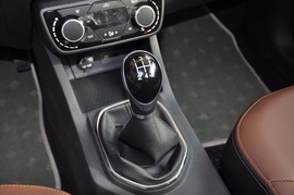 2016款一汽吉林森雅R7 1.6L 手动豪华型