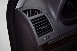 2010款现代新胜达 2.4L两驱5座豪华版