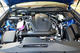 2017款丰田皇冠2.0T运动版