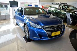 2017款丰田皇冠2.0T运动版