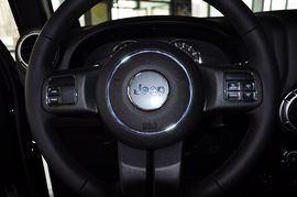 2011款Jeep吉普牧马人 3.8L撒哈拉四门版