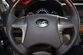 2011款比亚迪M6 2.4L自动尊贵型尊稳版