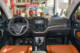 2016款长安CX70 1.6L手动豪华型