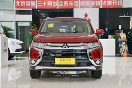 2016款三菱欧蓝德 2.4L四驱尊贵版 7座