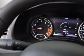 2016款广汽菲克自由侠2.0L 自动四驱75周年致敬版