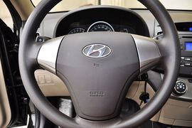 2011款北京现代新悦动 1.6L手动豪华型