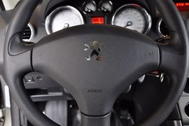 2011款东风标致408 1.6L手动舒适型