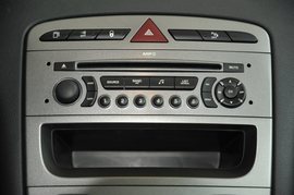 2010款东风标致408 2.0L手自一体豪华版