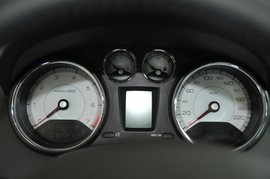 2010款东风标致408 2.0L手自一体豪华版