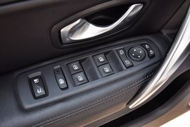 车门内部控制面板