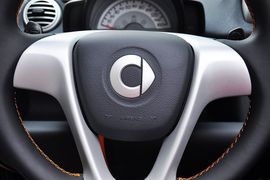 2011款smart fortwo 1.0T敞篷燃橙版