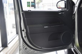 2011款JEEP指南者豪华导航版到店实拍