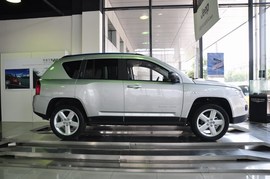 2011款JEEP指南者豪华导航版到店实拍