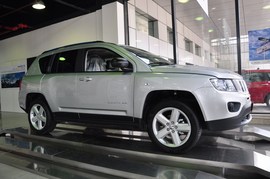 2011款JEEP指南者豪华导航版到店实拍