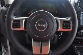 2011款Jeep吉普指南者 2.4L运动版