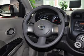 2011款日产阳光1.5XE CVT豪华版到店实拍
