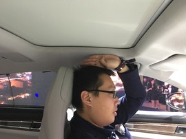 前排头部空间
