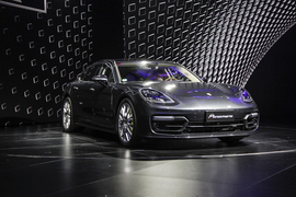 2017款保时捷Panamera 4 E-Hybrid 行政加长版